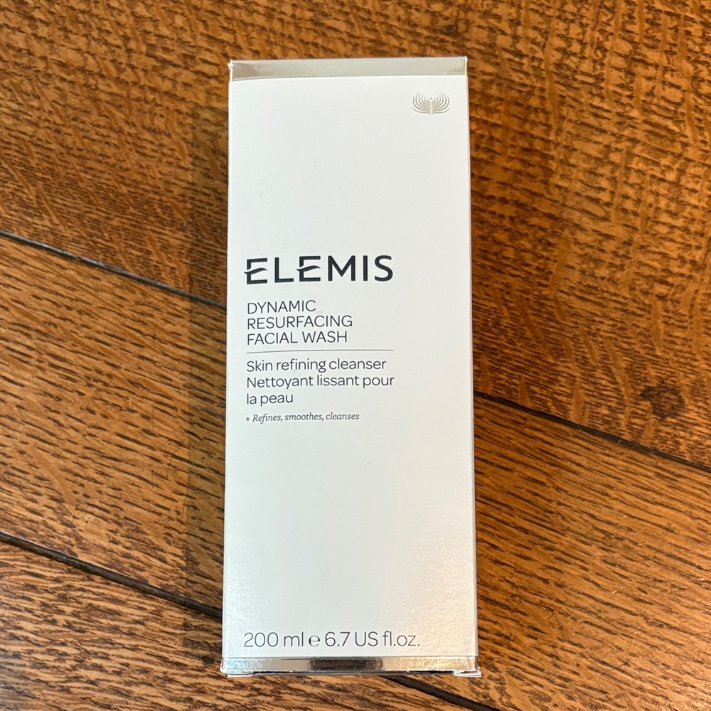 ELEMIS Dynamic Resurfacing Facial Wash - White